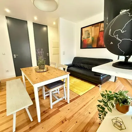 Em Apartment *