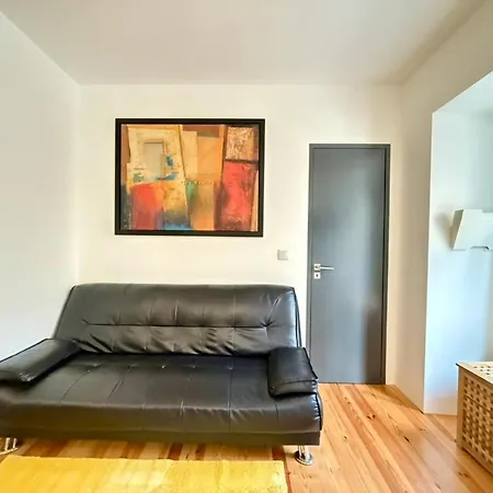 Apartment Em *