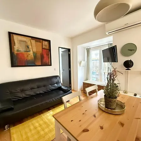 Em Apartment *