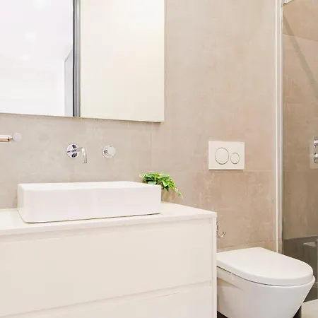 Familiar - 2 Quartos - Ac - Proximo A Baixa-chiado Apartment